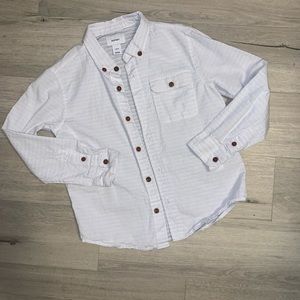Old Navy button down boys shirt size small.  White with textured blue pattern